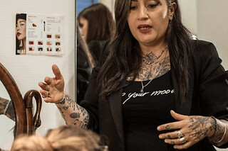 Mise en beauté par une maquilleuse professionnelle à Lyon