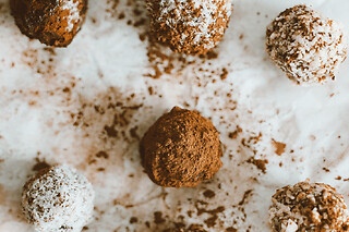 Fabrication de truffes au chocolat à Paris 2ème