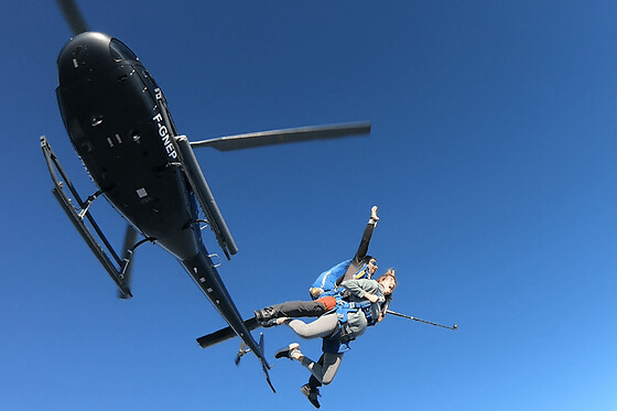 Saut en parachute depuis un hélicoptère à Morzine (74) - VIP
