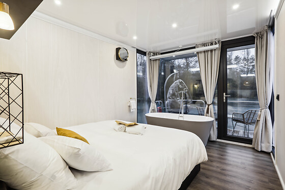 Séjour en suite flottante pour deux chez l'Escale Royale Saint Fargeau à Saint-Fargeau-Ponthierry (77)