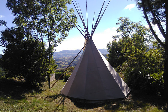 Séjour pour 2 en tipi au Camping La Grand Maison à Longessaigne (69)