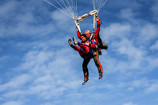Saut en parachute en tandem - Abeille Parachutisme - Le-Val-Saint-Père (50)
