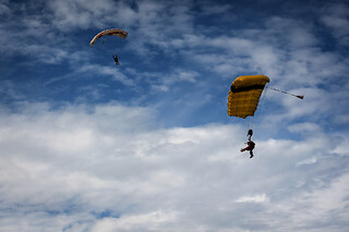 Saut en parachute en tandem - Abeille Parachutisme - Le-Val-Saint-Père (50)