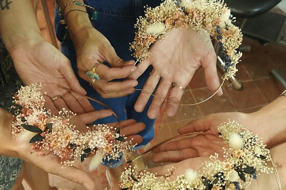 Atelier création de couronne en fleurs séchées à Marseille 5ème