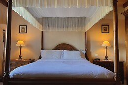 Hotel The Originals Le Relais de Saint-Preuil