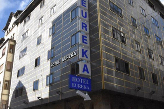 YOMO EUREKA HOTEL - photo 6