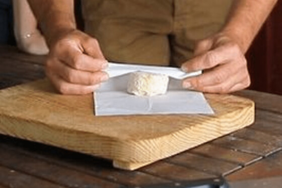 Atelier fabrication de fromage fermier de brebis à la ferme (09)