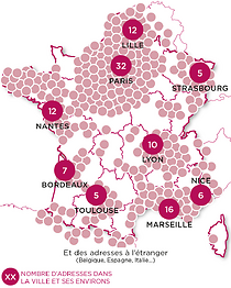 Tables romantiques avec vin, champagne ou apéritif