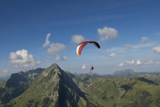 Vol en parapente au-dessus de Gruyères