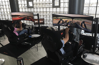 Course automobile en réalité virtuelle à Rezé (44) - Simulateur avec 3 vérins - 25min