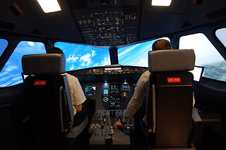 Simulateur de pilotage d'avion de ligne 737 à Paris - Evasion