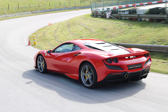 Découverte Ferrari F8 Tributo (2 tours) sur le Circuit de Haute Saintonge (17)