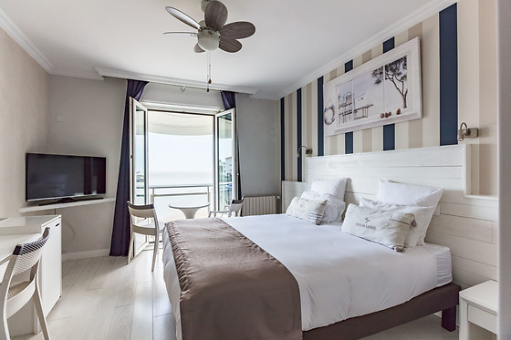 Hotel The Originals Royan Miramar - photo 2