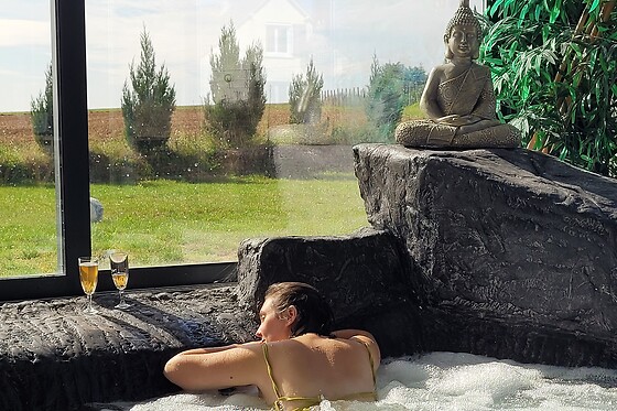 Un accès au spa avec bain à remous et sauna en duo chez H2O Hydrothérapie à Roinvilliers (91)
