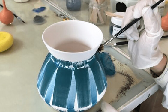 Atelier de peinture sur dégourdi de porcelaine à Paris 18ème
